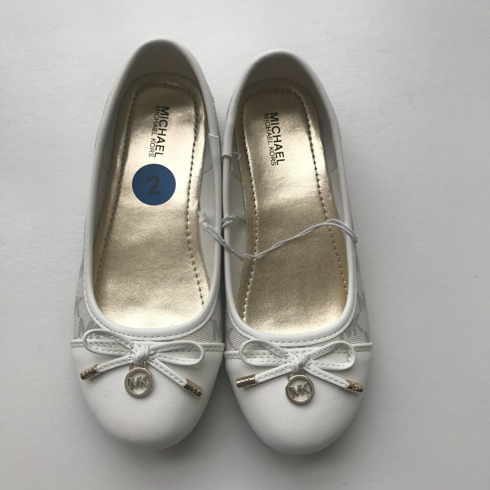 Chic Michael Kors slip on shoes for girls - Picture 2 of 8